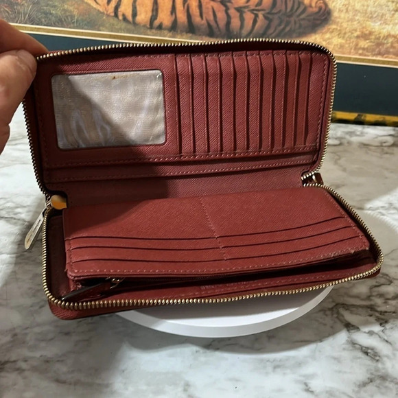 MICHAEL KORS ZIPPY WALLET IN GUC - Picture 11 of 13